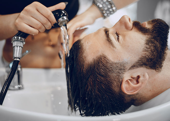 lavage des cheveux